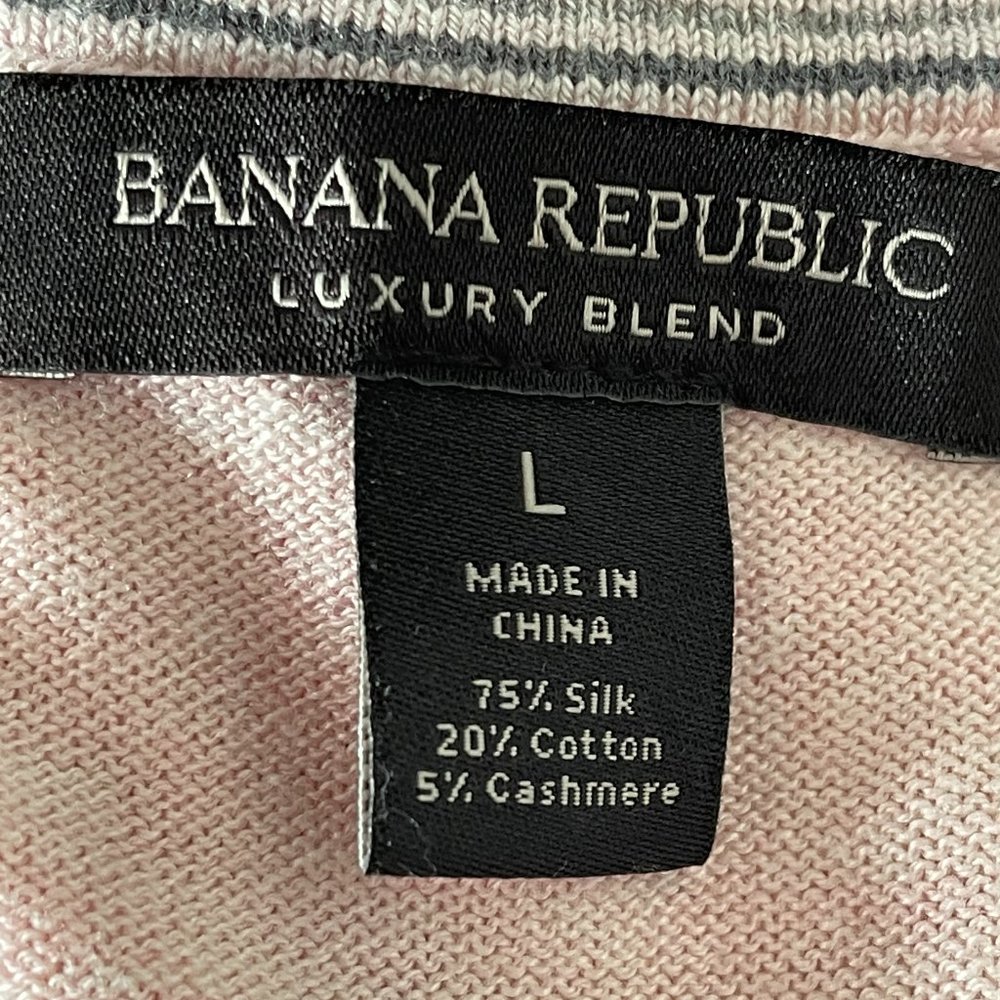 Banana Republic Luxury Blend Large Pink V-Neck Sweater - Picture 3 of 4